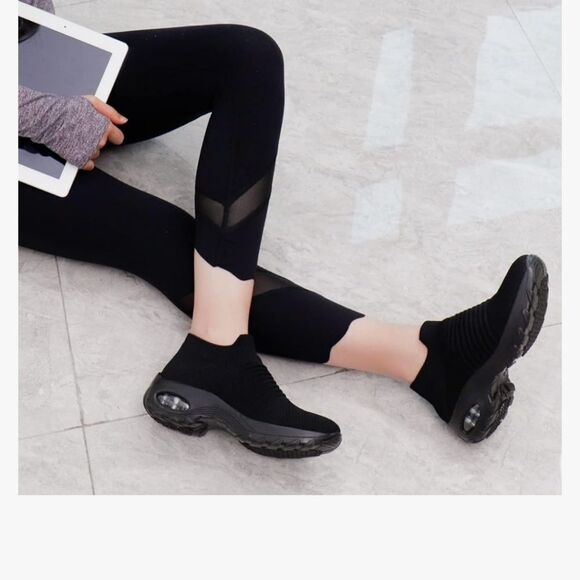 HKR Black Knitted Slip-On Sneakers with Ribbed Texture Size 9 - Picture 1 of 17